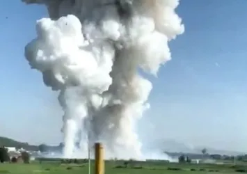 Meksika'da depolanan havai fişekler patladı