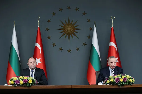 baskan-erdogan-ve-bulgaristan-cumhurbaskani-rumen-radevden-flas-aciklamalar-1670598119867.jpg Başkan Erdoğan ve Bulgaristan Cumhurbaşkanı Rumen Radev'den flaş açıklamalar: "Hedefimiz 10 milyar dolar" - 6
