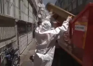 İstanbul Fatih'te evden çok miktarda çöp çıktı