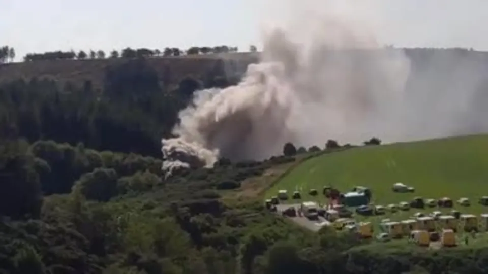 Dünya şokta! Yolcu treni raydan çıktı