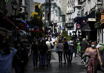 Paris’te maske zorunluluğu kalktı