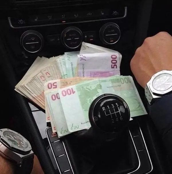 1650705822096.jpeg 1 milyar dolarlık vurgun! Kurbanlarını lüks hayatla kandırdılar - 3