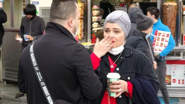 İstanbul'da polise “Kapa çeneni” diyen kadın turistler gözaltına alındı - 1