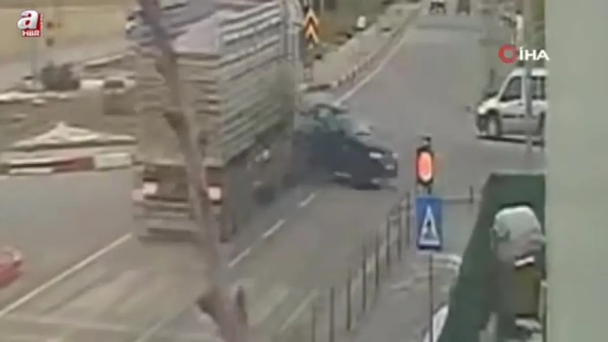 Karaman'da kamyon otomobile çarptı: 2 yaralı