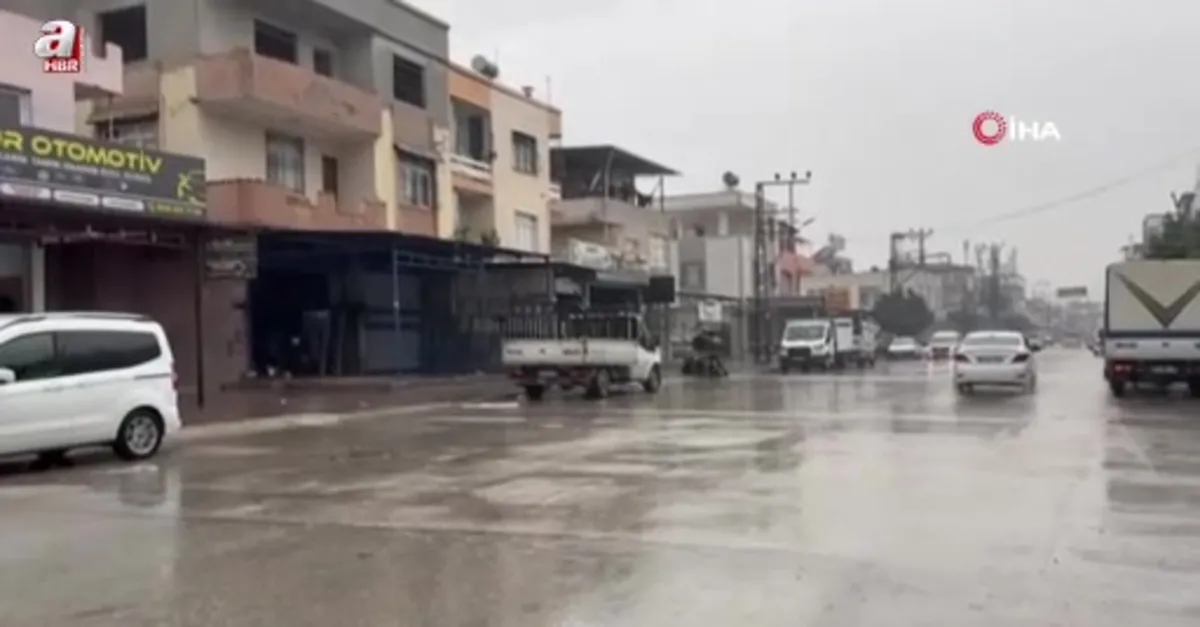 Adana'da yağmur hayatı olumsuz etkiledi