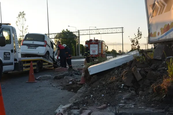 orduda-feci-kaza-hafif-ticari-arac-takla-atti-1-olu-1-yarali-1657087351990.jpg Ordu’da feci kaza! Hafif ticari araç takla attı | 1 ölü, 1 yaralı - 1