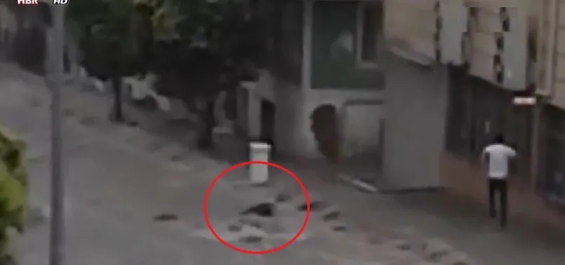 Son Dakika Istanbul Esenyurt Ta Sele Kapilan Kadinin Kurtarilma Ani Kamerada