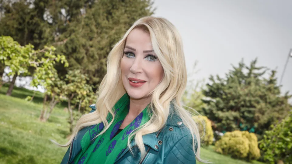 Geçirdiği estetik operasyonlarıyla Barbie bebeğe dönen Seda Sayan kararından vazgeçti! Boğaz manzaralı lüks villasını…