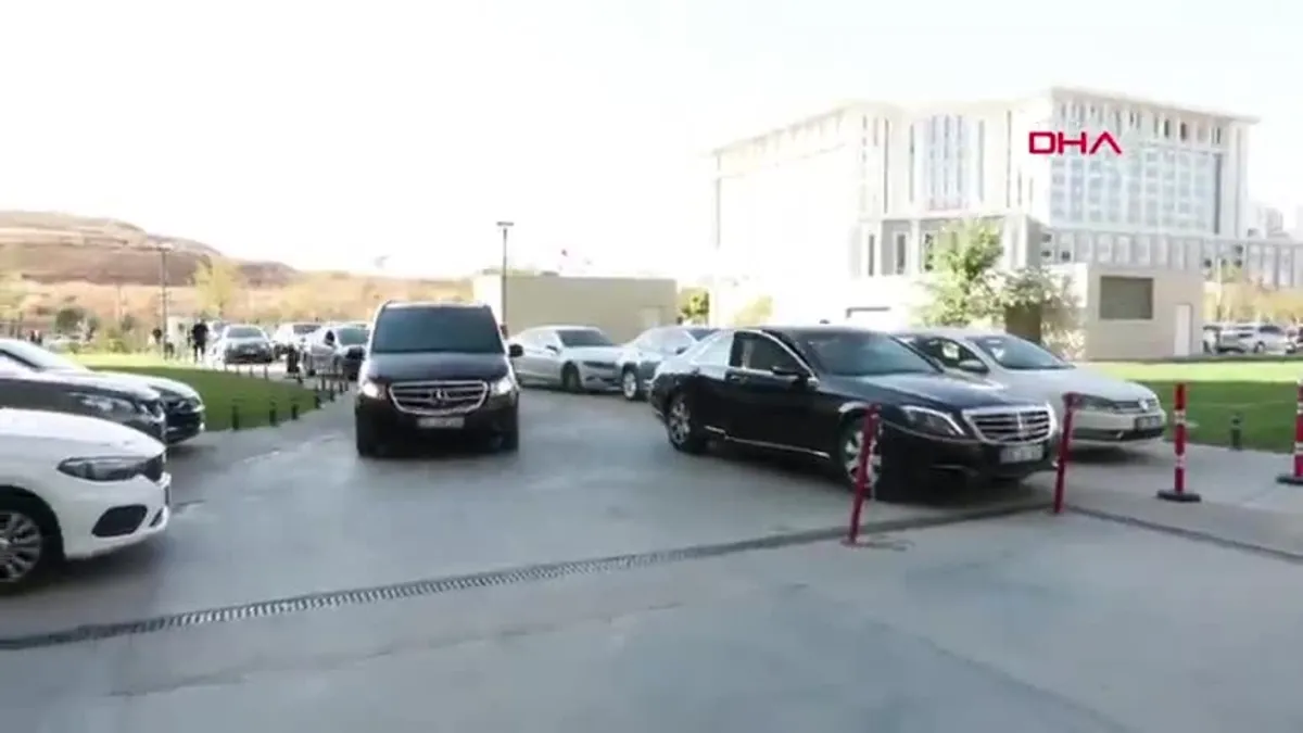 Aile ve Sosyal Hizmetler Bakanı Mahinur Özdemir Göktaş'ın aracı Ankara'da kaza yaptı