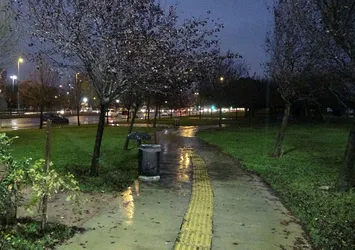 Türkiye kuraklık ile mücadele ederken CHP yağmurda çim suladı