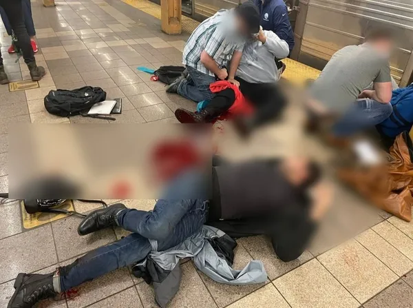 Son dakika: New York'ta metro istasyonunda silahlı saldırı: Çok sayıda kişi vuruldu! Patlayıcılar bulundu - 4