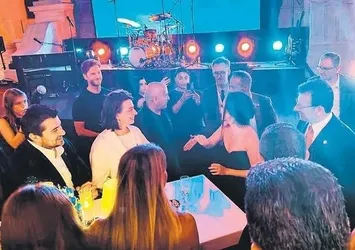 Paris'teki paranın kaynağı neresi? İçkili parti CHP yandaşlarını bile çıldırttı