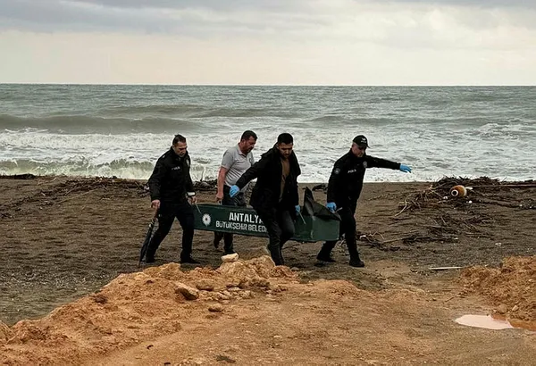 icisleri-bakani-ali-yerlikayadan-antalya-ve-mugla-sahillerine-vuran-cansiz-bedenlerle-ilgili-aciklama-1705942091029.jpg İçişleri Bakanı Ali Yerlikaya'dan Antalya ve Muğla sahillerine vuran cansız bedenlerle ilgili açıklama - 6
