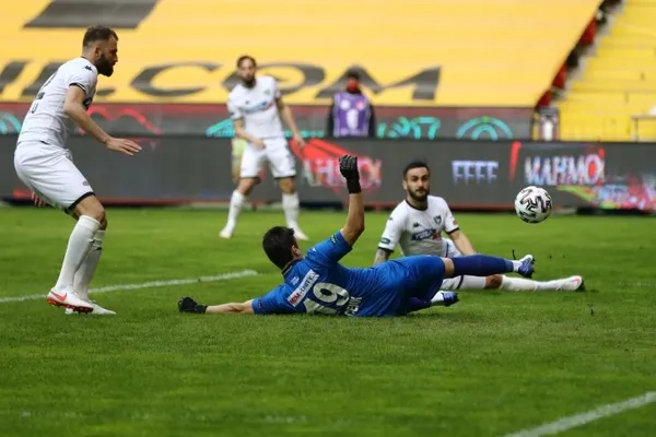 Antep ikinci yarıda açıldı | Gaziantep FK 2-0 Denizlispor MAÇ SONUCU-ÖZET