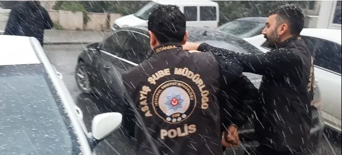 Son dakika: İstanbul'da vahşet: İmam nikahlı eşini ipte asılı halde buldu! Hem cesette hem kendisinde tırnak izleri var - 1