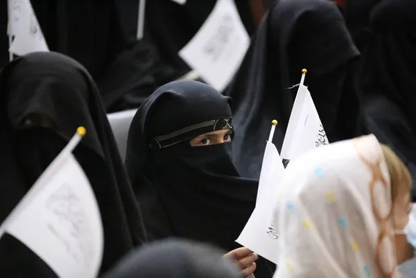 Taliban’dan flaş ’karma eğitim’ kararı!