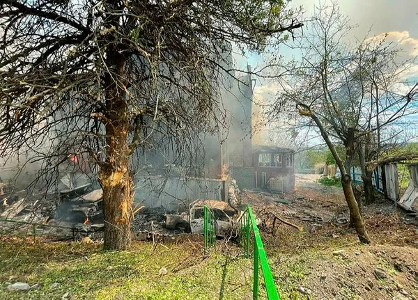 1651962535928.jpg Rusya Luhansk'ta sivilleri hedef aldı! Tahliye için bekleyen 90 kişinin kaldığı okul vuruldu - 1