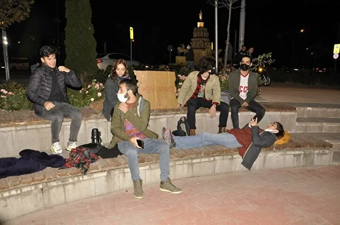 Eskişehir'de yurt provokasyonu! Gözaltına alınan gençler 'alçak devlet' diye slogan attılar - 1