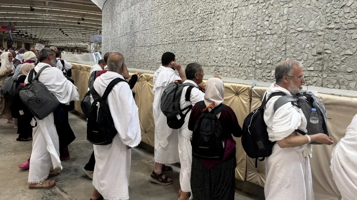 Hacılar Kurban Bayramı'nın üçüncü gününde de şeytan taşladı