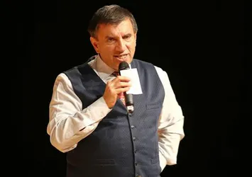 Üstün Dökmen'den başörtülü öğretmenler için skandal sözler