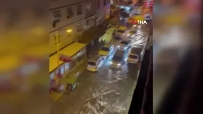İzmir’i yine sel aldı
