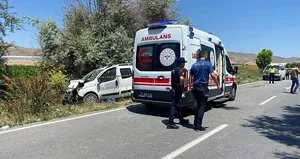 Kayseri’de 2 hafif ticari araç çarpıştı! Acı haber