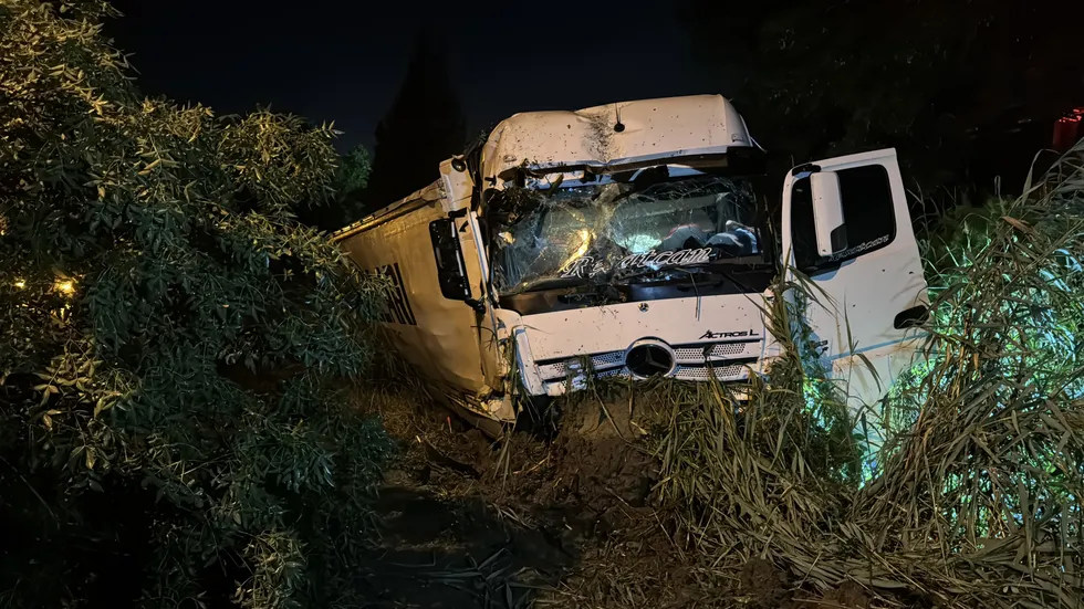 Anadolu Otoyolu'nda arızalanan otomobile tır çarptı: 7 yaşındaki çocuk hayatını kaybetti - 2