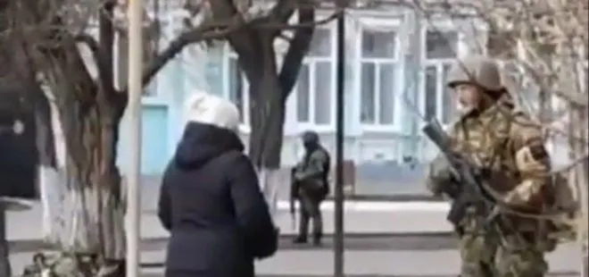 Ukraynalı kadının Rus askerine yanıtı sosyal medyayı salladı! Cebinize ayçiçeği çekirdeği koyun yığılıp kaldığınızda yattığınız yerden ayçiçekleri filizlenir