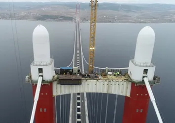 1915 Çanakkale Köprüsü'nün simgesi top figürleri yerleştirildi