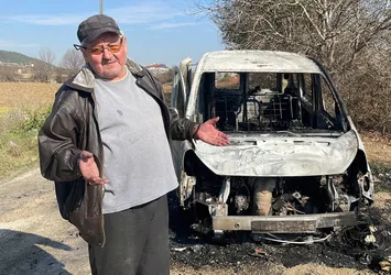 Sönmeyen ateşe arabasını park etti! Fenalaşan eşine böyle hesap verdi: Vallahi görmedim