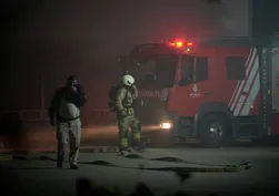 Pendik'te camide korkutan yangın: Alevler kısa sürede söndürüldü