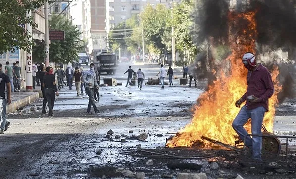 Son dakika: HDP'li Aysel Tuğluk ve Sebahat Tuncel hakkında tutuklama kararı - 3