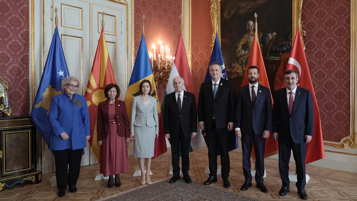 Cevdet Yılmaz Macaristan'daki anma törenlerine katıldı! Dünya liderleriyle bir araya geldi