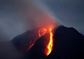 Endonezya'da Sinabung Yanardağı'nda patlama
