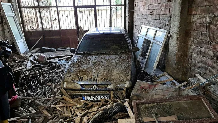 Son dakika: Hazine ve Maliye Bakanlığı duyurdu! Selden etkilenen bölgeler için "mücbir sebep hali" ilan edildi - 1