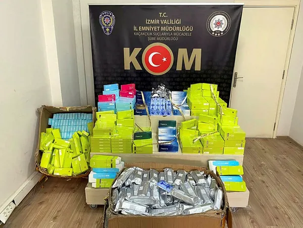1649860193464.jpg Piyasa değeri 1 milyon TL! İzmir'de 'kaçak botoks dolgu ürünü' operasyonu - 2