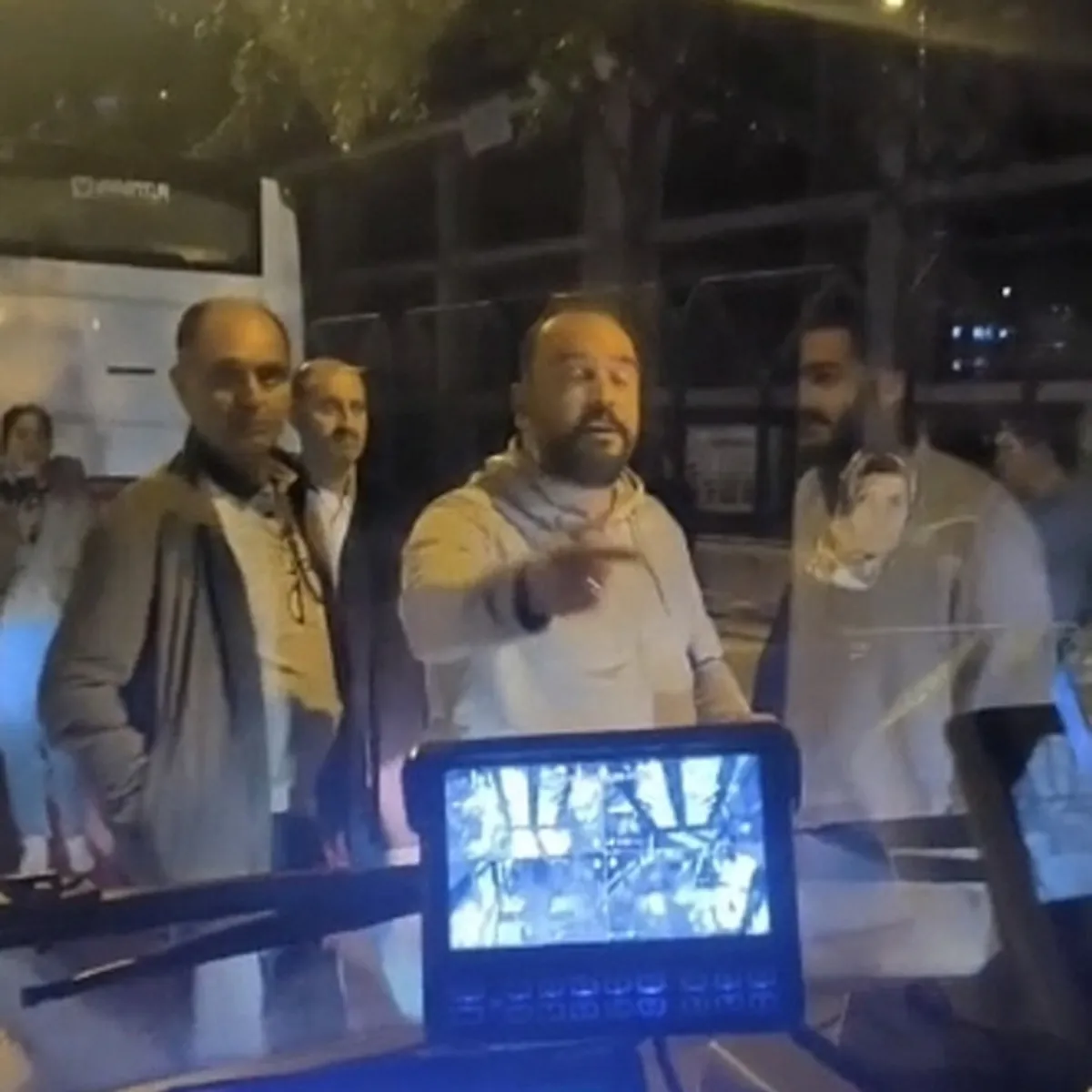 Esenyurt’ta İETT şoförüne “Amirini arayacaksın” baskısı! O anlar kamerada