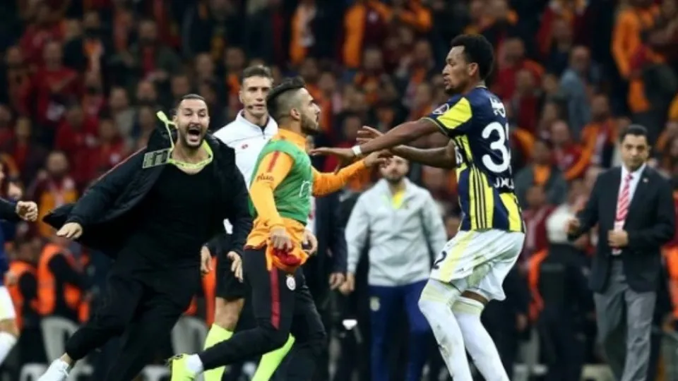 Okların hedefindeki Muğdat Çelik'ten sert gönderme: Jailson'u kovaladığım için...