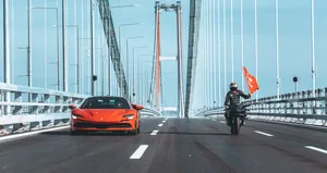 Simgelerin Köprüsünden birlikte geçtiler!