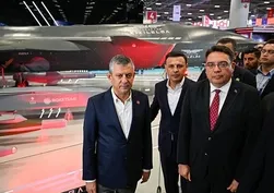 "Balıklar ürküyor" diyen Özgür Özel'den bu kez "YILDIRIMHAN" pozu