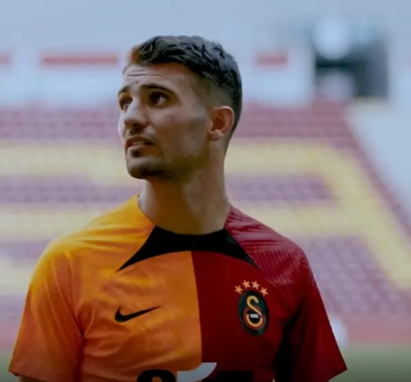 galatasaray-yeni-sag-bekine-kavustu-iste-maliyeti-1658427825887.jpg Galatasaray yeni sağ bekine kavuştu: İşte maliyeti - 1