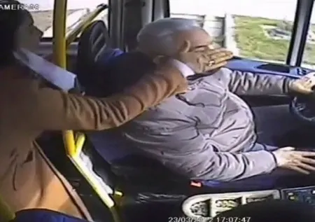 Pendik'te çileden çıkaran olay! Cinnet getiren kadın yolcudan şoföre Will Smith tokadı