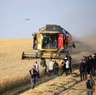 Başkan Erdoğan yerli elektrikli traktörü kullandı