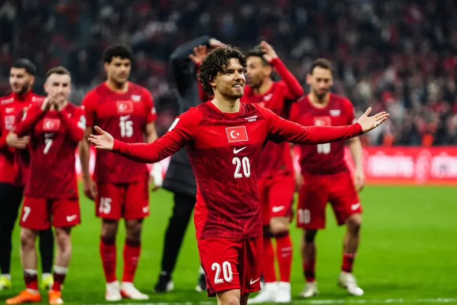 romanyayi-gecen-millilerimiz-finalde-baskan-erdogandan-tebrik-telefonu-1774564694554.jpg Fotoğraf (AA)