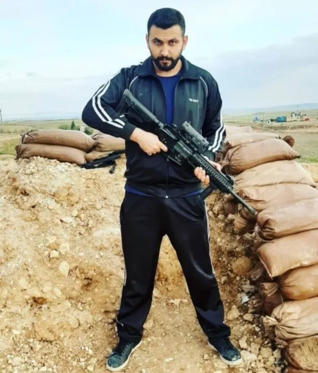 İzmir’de HDP binasına silahla saldıran Onur Gencer’in çantasından para ve bıçak çıktı