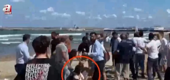 ibb-cankurtaranlarindan-a-habere-saldiri-tepkiler-pes-pese-geldi-1627106952187.jpg İBB cankurtaranlarından A Haber’e saldırı! Tepkiler peş peşe geldi - 4