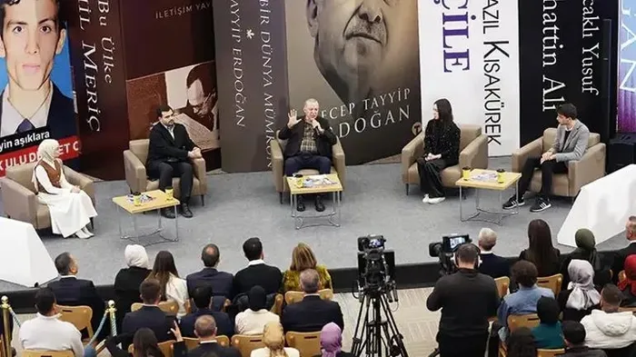 gaziantep-genclik-bulusmasinda-renkli-goruntuler-baskan-erdogan-burasi-mustur-turkusune-eslik-etti-1733683969466.jpeg Gaziantep Gençlik Buluşması'nda renkli görüntüler! Başkan Erdoğan "Burası Muş'tur" türküsüne eşlik etti - 1