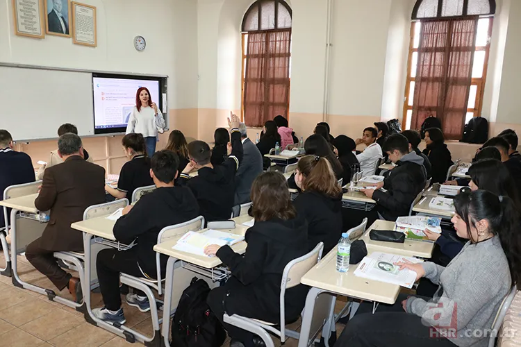 12 yıllık eğitim modelinde yeni dönem: Lise eğitimiyle ilgili hangi formüller masada? 2+2 ve 3+1 formülleri nedir? Eğitimci yazar A Haber’de değerlendirdi 3