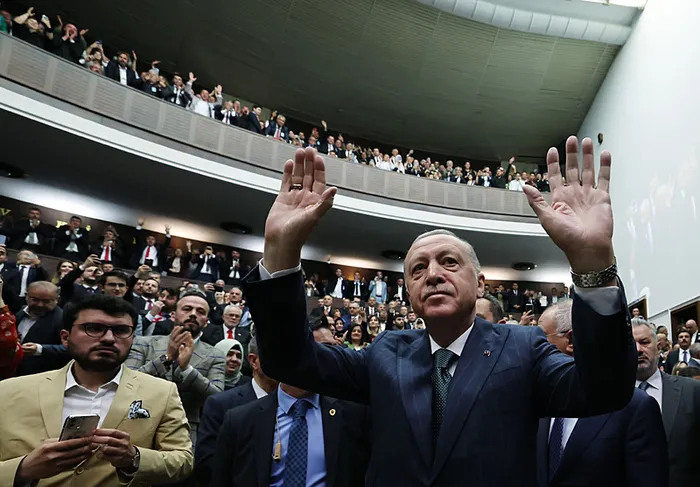 baskan-recep-tayyip-erdogandan-sapasaglam-ayaktayiz-mesaji-burokratik-vesayete-izin-vermeyiz-1715777944644.jpg Başkan Recep Tayyip Erdoğan'dan 'sapasağlam ayaktayız' mesajı: Bürokratik vesayete izin vermeyiz - 8