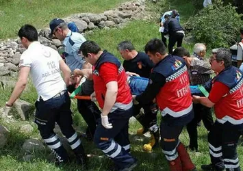 Kütahya'da polis aracı devrildi: 2 yaralı!